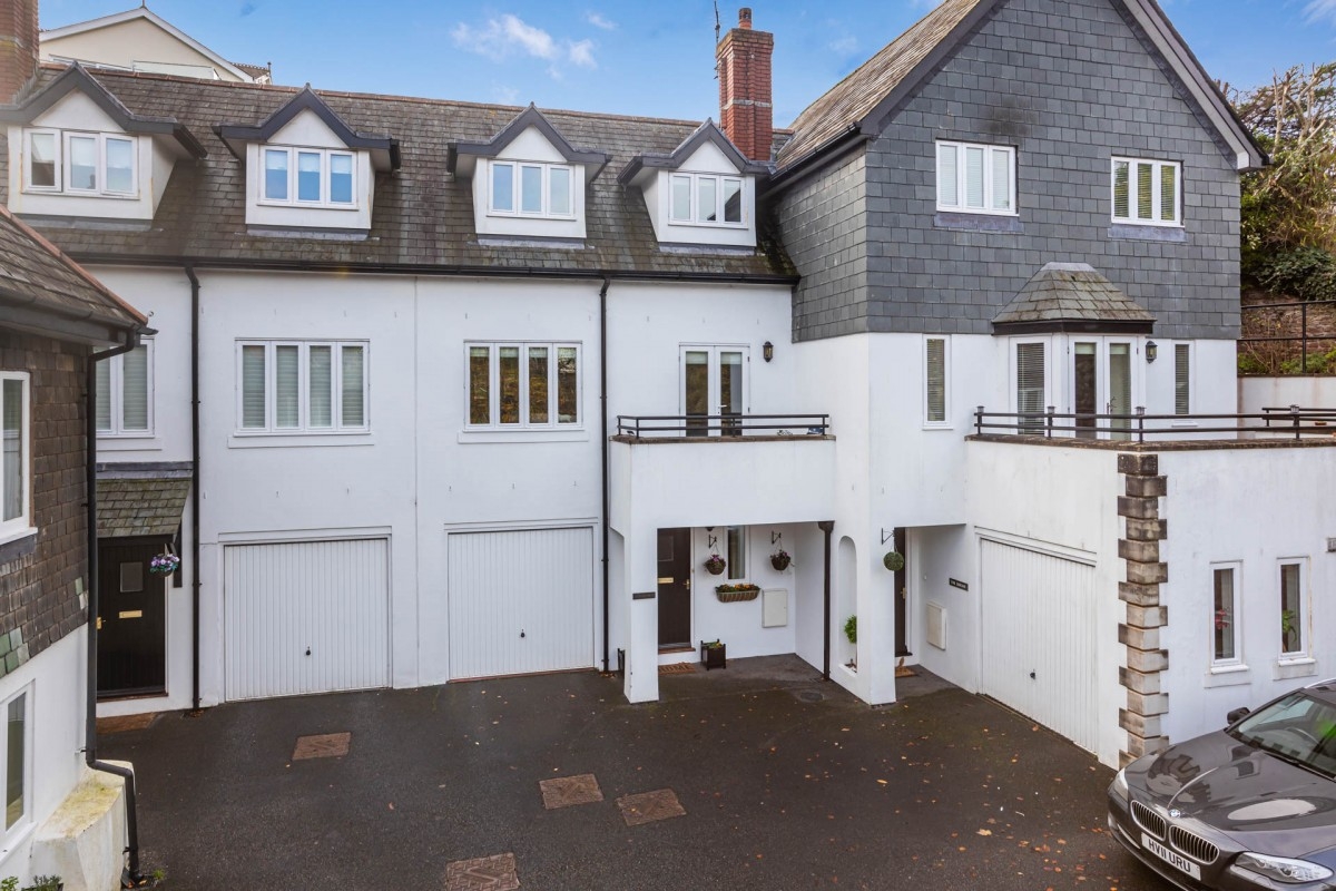 Cliff Beach Road Property for Sale in Torquay John Couch